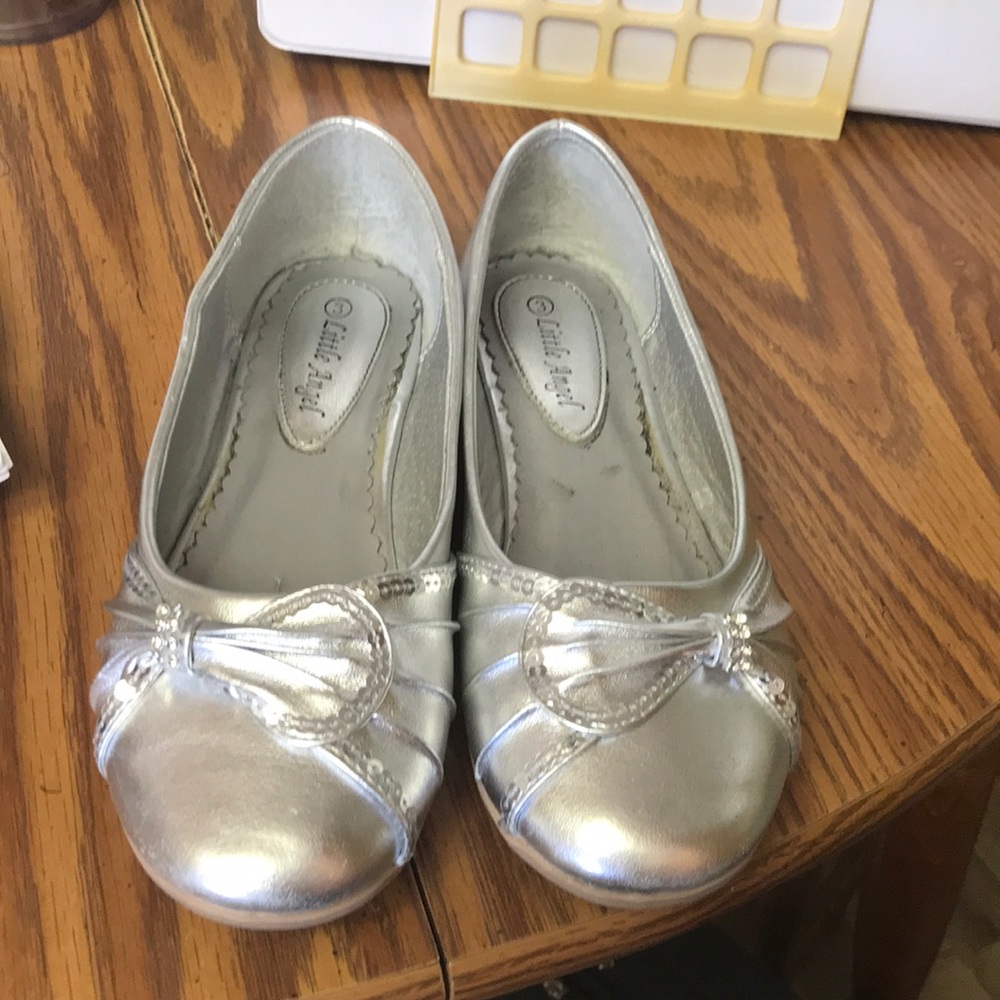 Girls Silver Flats - Picture 1 of 3